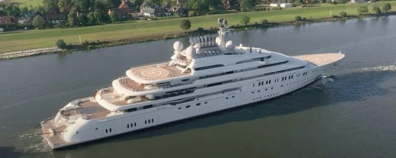 Opera superjacht modern megajacht met luxe en technologie